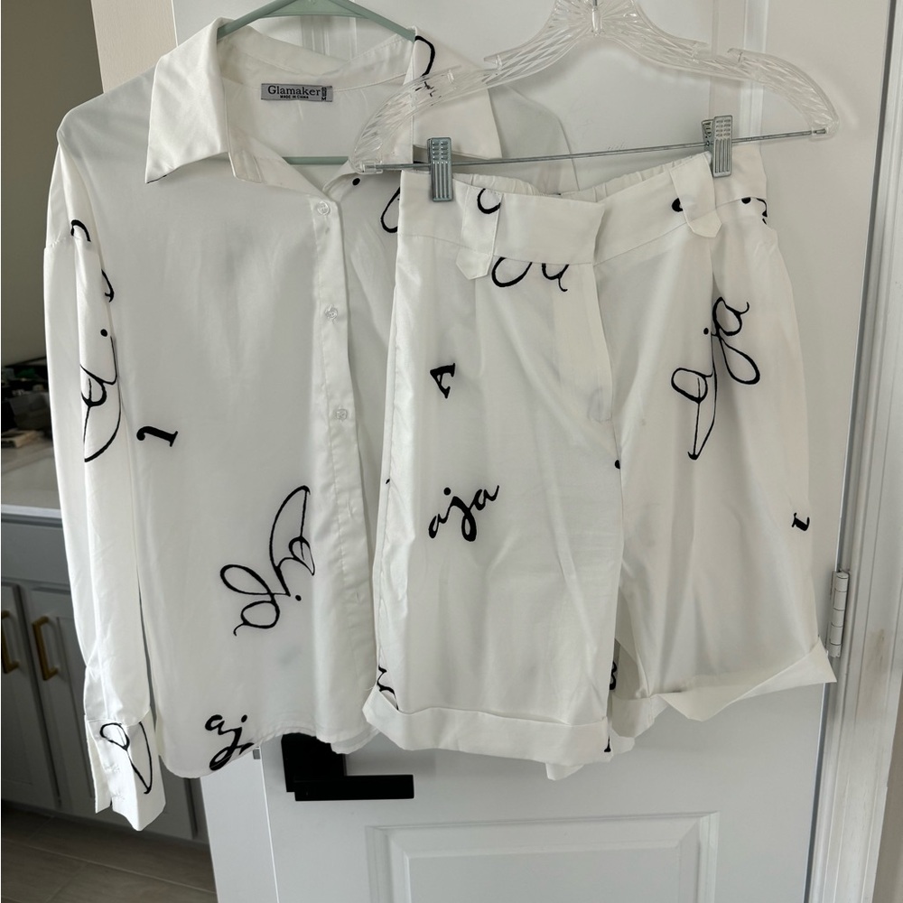 Graphic top and shorts set size medium